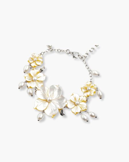 Gradual Carved Flower Bracelet with Pearl
