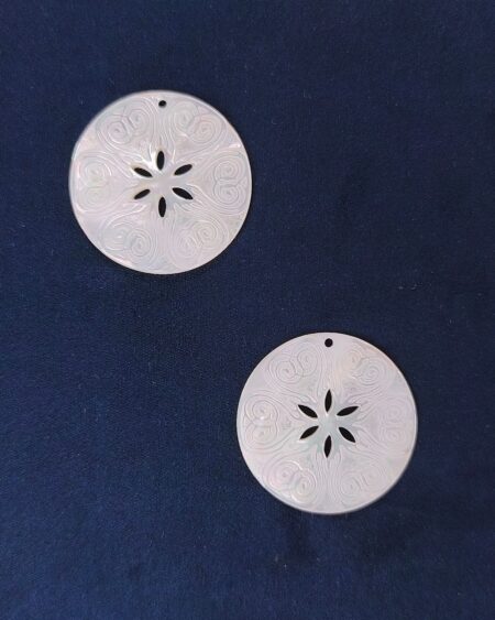 Natural White Mother of Pearl Engraved Disc Charm (10pcs)
