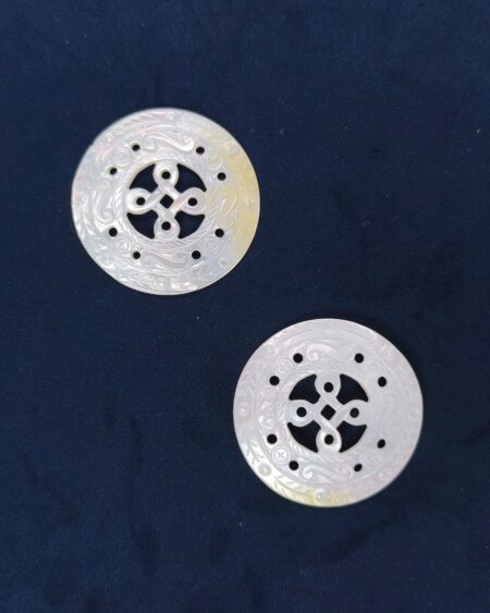Natural White Mother of Pearl Knot Carved Coin (10pcs)