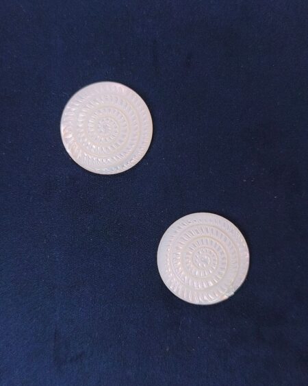 Natural White Mother of Pearl Engraved Swirl Disc. (10pcs)