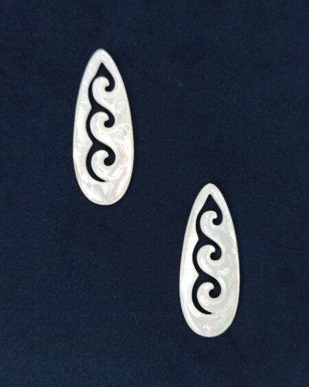 Natural White Mother of Pearl Carved Wave (10pcs)