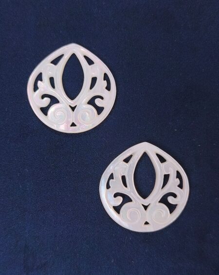Natural White Mother of Pearl Carved Design (10pcs)