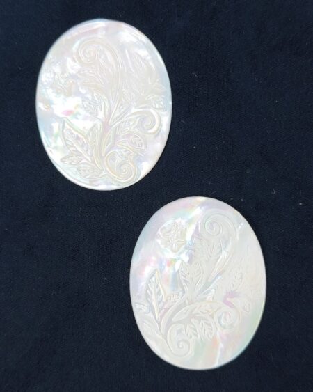 Natural White Mother of Pearl Carved Blossom (10pcs)