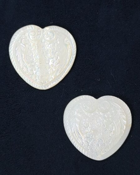 Natural White Mother of Pearl Heart Carving Charm (10pcs)
