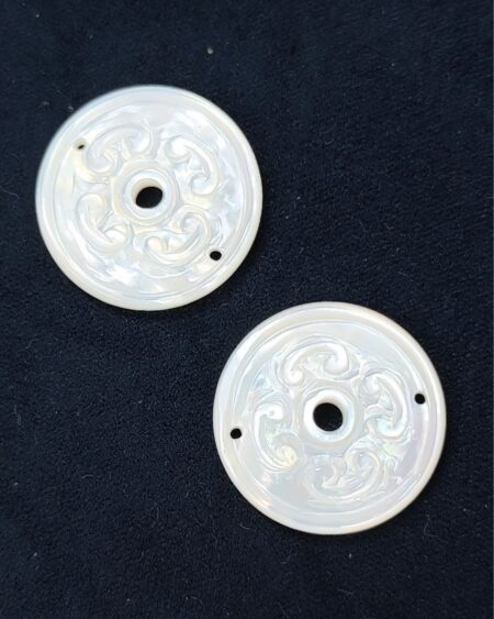 White Mother of Pearl Carved Coin (10pcs)
