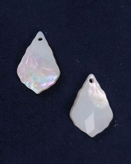 White Mother of Pearl Faceted Teardrop (10pcs)