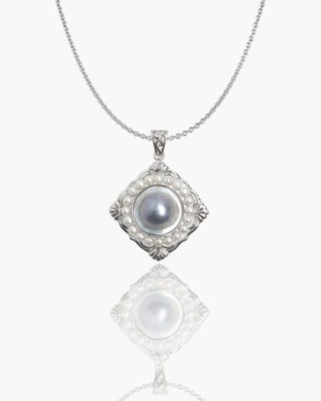 Elegant Mabe Pearl and Pearls Pendant