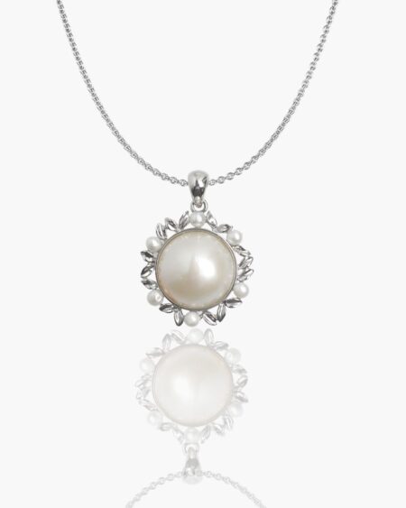 Mabe With Rounded Leaves Pendant