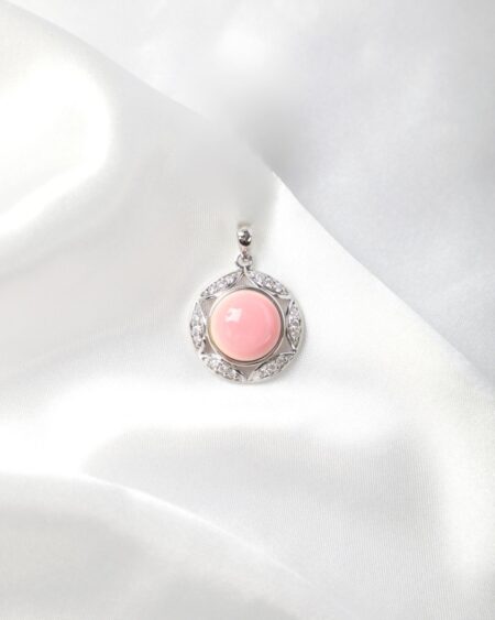 Elegant Conch Shell Pendant