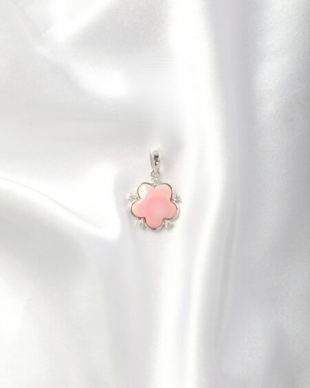 Elegant Conch Shell Flower Pendant