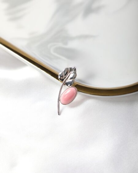 Conch Shell with Leaf Pendant