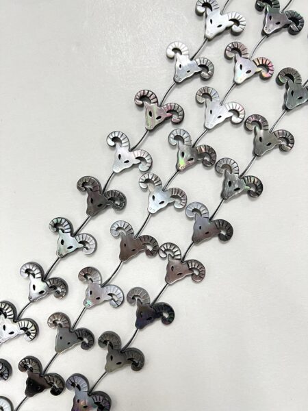 Majestic Goat Head Strand